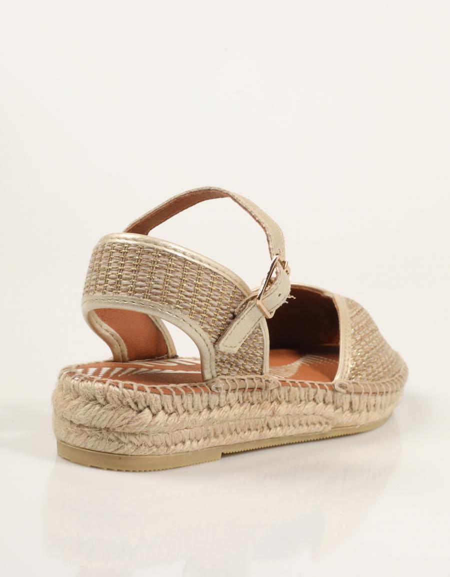 SANDALIAS LUCIA VIGUERA SANDALIA PLANA LOANA CAMELLO en color Beige