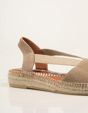 SANDALIAS LUCIA VIGUERA SANDALIA ELASTICOS DESERT en color Taupe