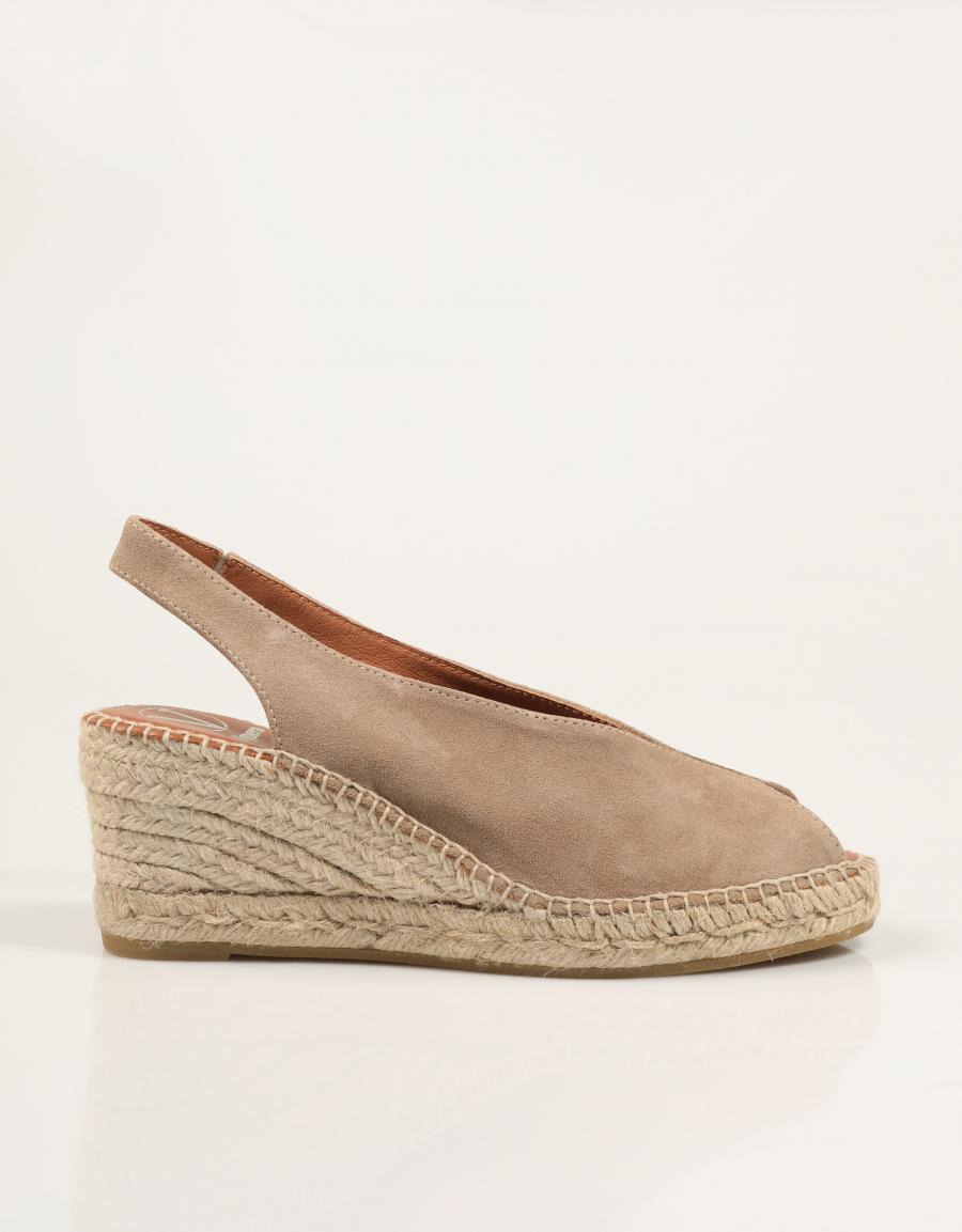 SANDALIAS LUCIA VIGUERA CUÑA YUTE DESERT en color Taupe