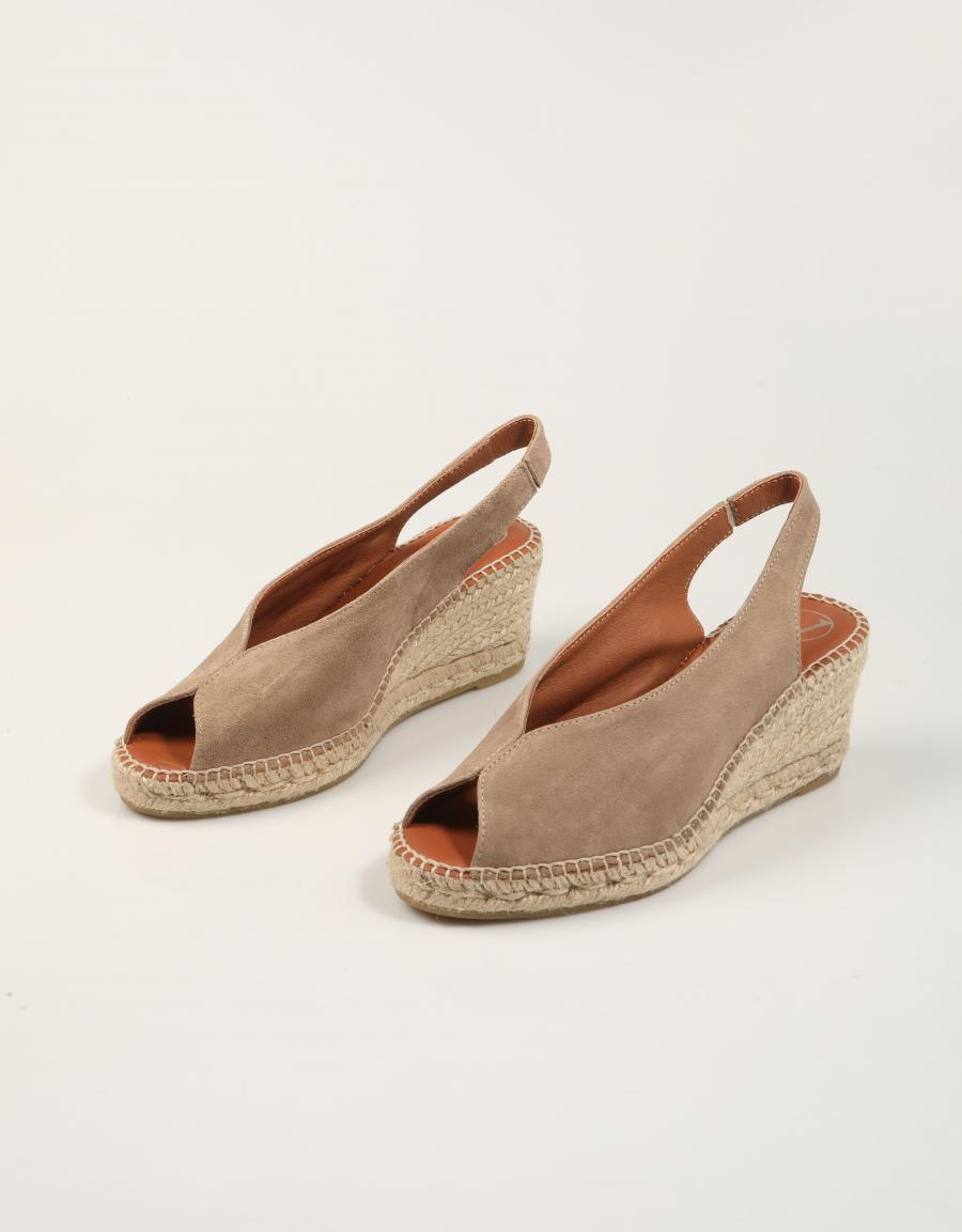 SANDALIAS LUCIA VIGUERA CUÑA YUTE DESERT en color Taupe