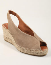SANDALIAS LUCIA VIGUERA CUÑA YUTE DESERT en color Taupe