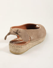 SANDALIAS LUCIA VIGUERA DESTALONADO LAZO DESERT en color Marron