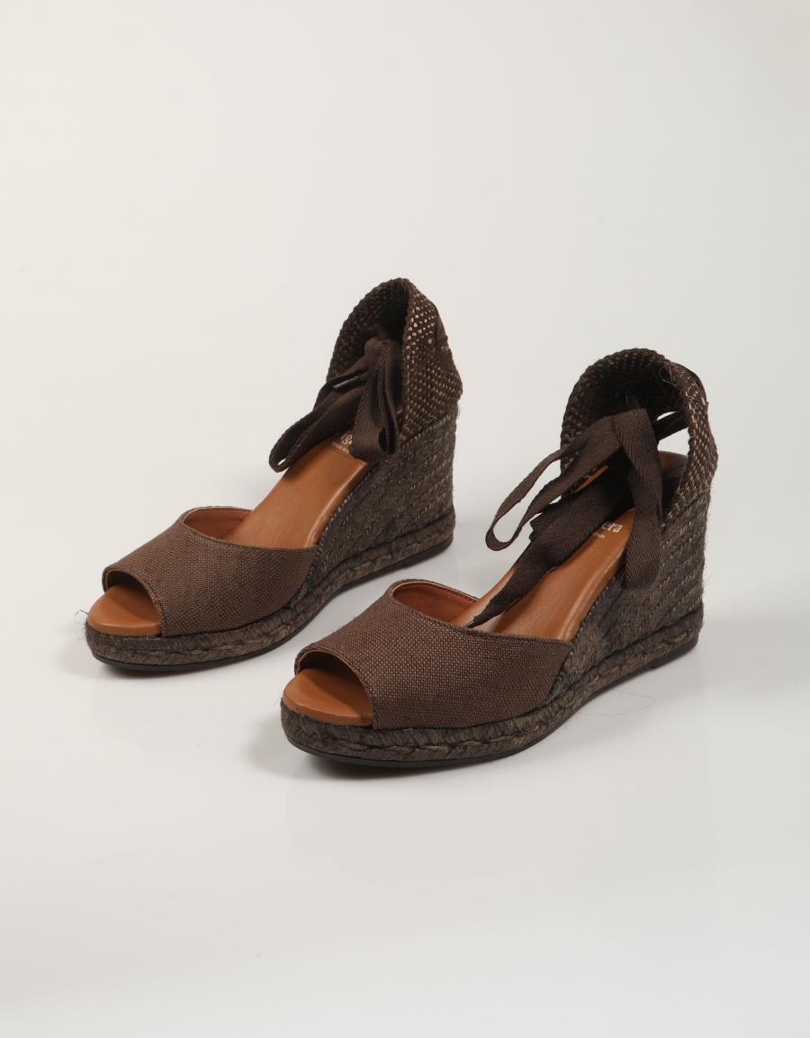 SANDALIAS LUCIA VIGUERA CUÑA LINO MARRON en color Marron