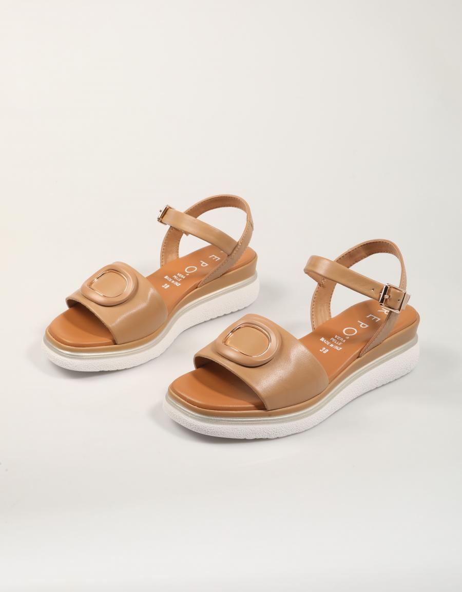 SANDALIAS LA REPO SANDALIA CAMEL en color Cuero