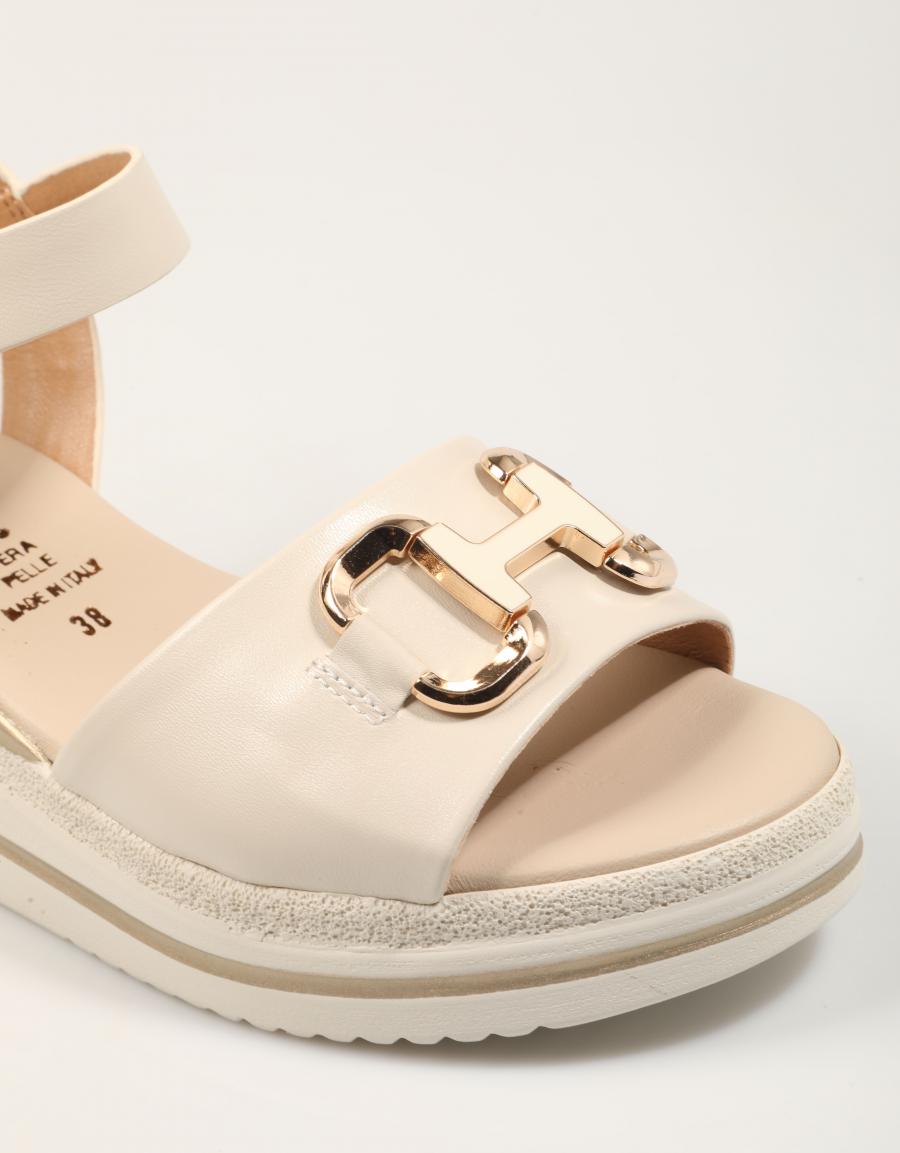 SANDALIAS LA REPO SANDALIA AVORIO en color Hielo
