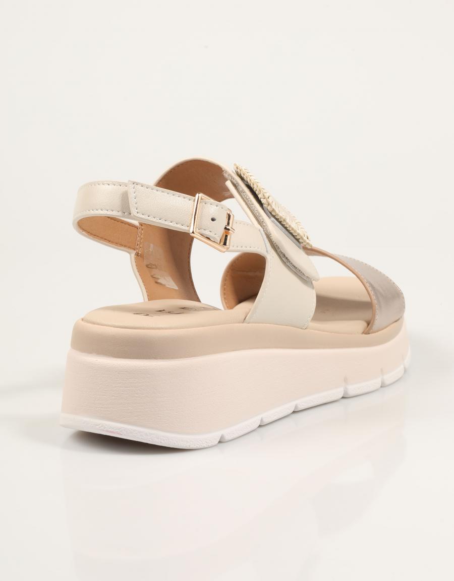 SANDALIAS LA REPO SANDALIA CIPRIA AVORIO en color Hielo