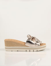 SANDALIAS LA REPO SANDALIA CIPRIA en color Oro