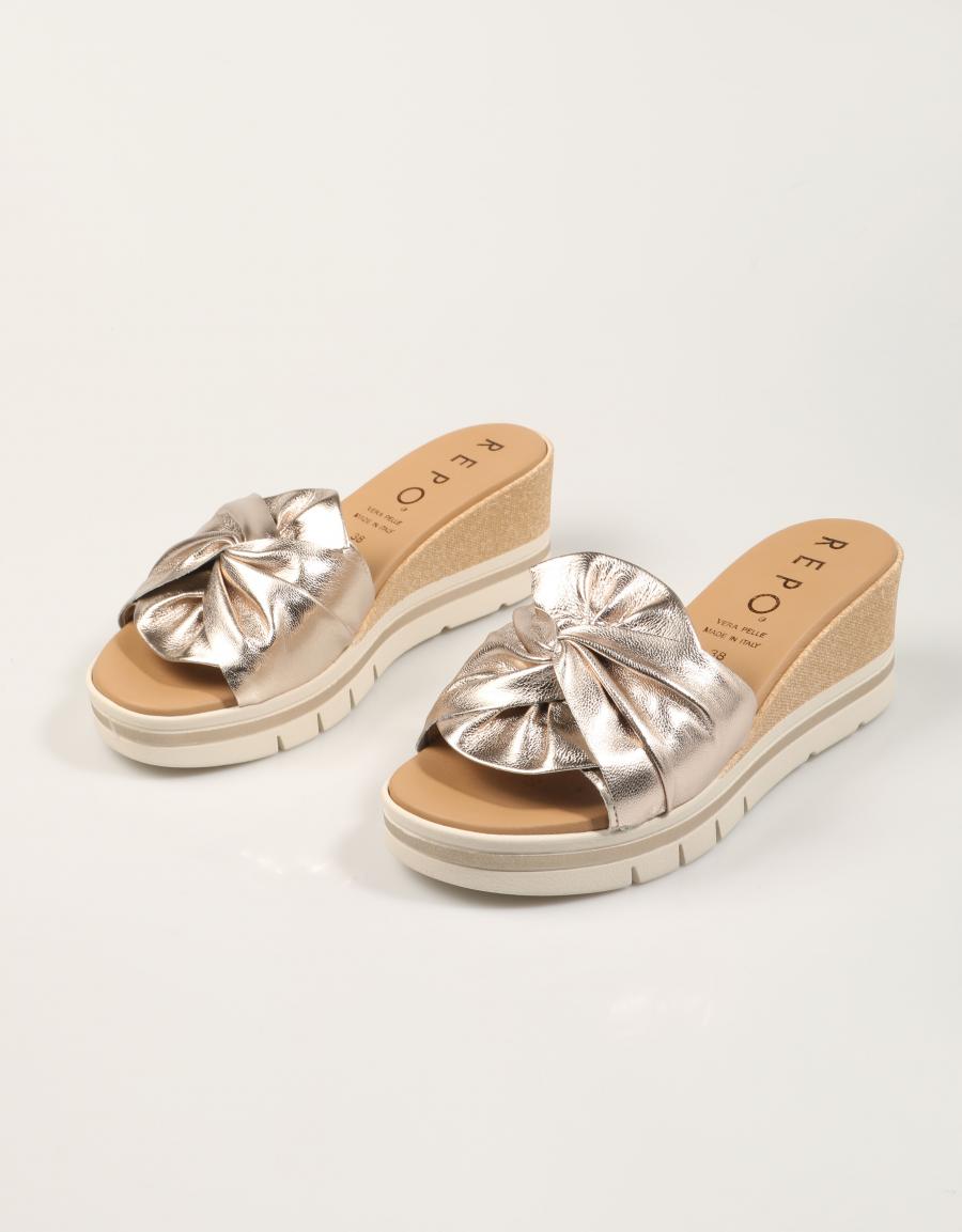 SANDALIAS LA REPO SANDALIA CIPRIA en color Oro