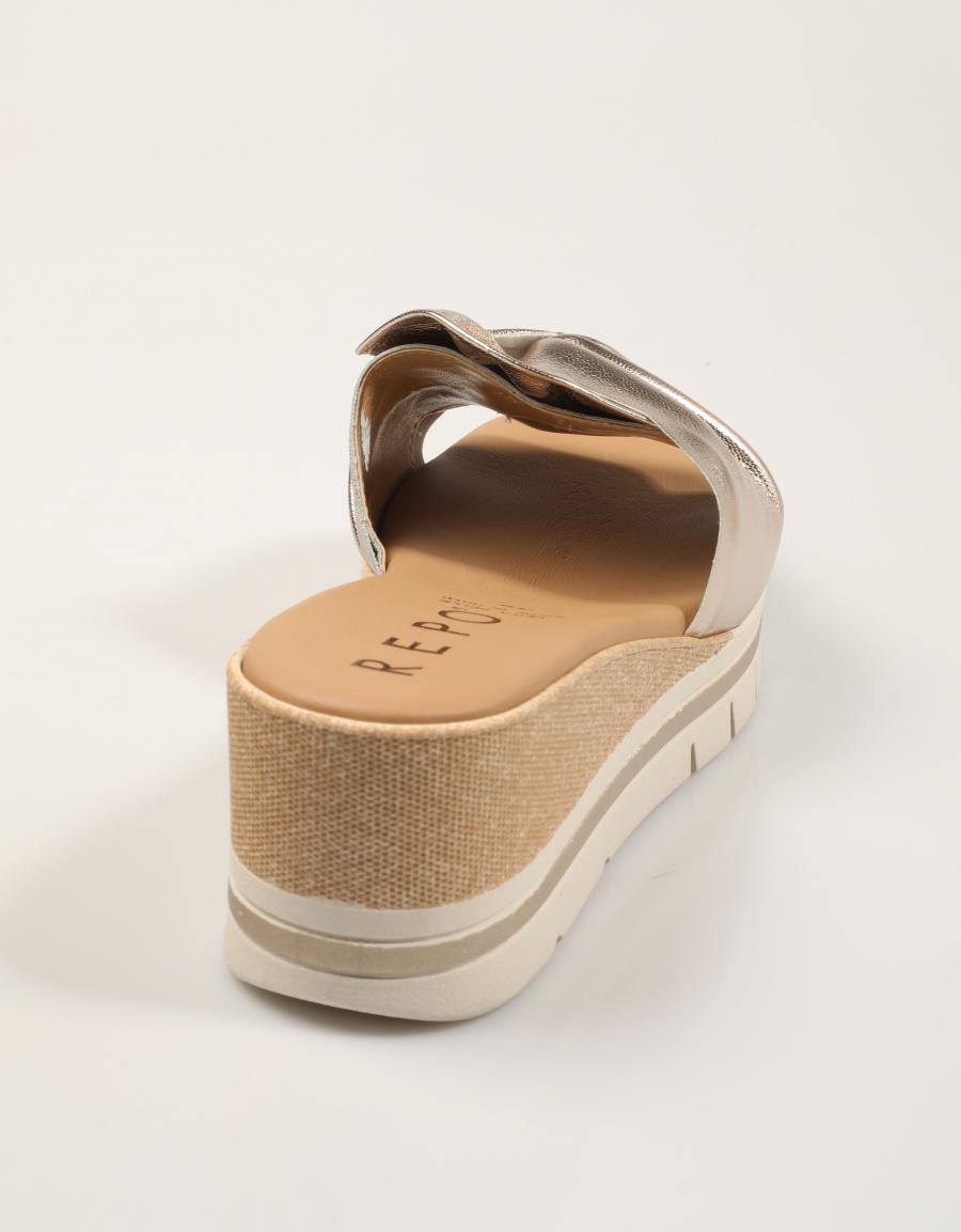 SANDALIAS LA REPO SANDALIA CIPRIA en color Oro