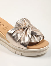 SANDALIAS LA REPO SANDALIA CIPRIA en color Oro