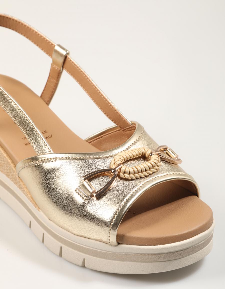 SANDALIAS LA REPO SANDALIA PLATINO TUTTA PELLE en color Platino