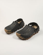 ZUECOS CROCS ECHO GUM BLACK 211675 en color Negro