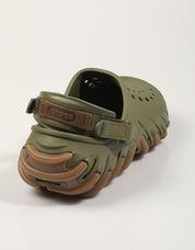 ZUECOS CROCS ECHO GUM ARMY GREEN 211675 en color Kaki