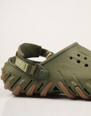 ZUECOS CROCS ECHO GUM ARMY GREEN 211675 en color Kaki