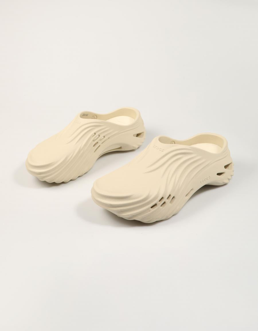 ZUECOS CROCS ECHO WAVE BONE 210521 en color Beige