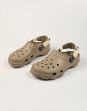 ZUECOS CROCS ALL TERRAIN KHAKI 206340 en color Kaki