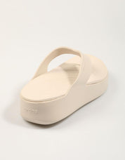 SANDALIAS CROCS GETAWAY PLATFORM STUCCO 209410 en color Beige