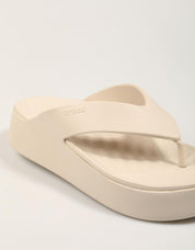 SANDALIAS CROCS GETAWAY PLATFORM STUCCO 209410 en color Beige