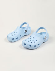 ZUECOS CROCS CLASSICS CLOG BLUE CALCITE 206991 en color Azul marino