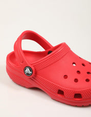 ZUECOS CROCS CLASSICS CLOG VARSITY RED 206991 en color Rojo