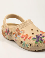 ZUECOS CROCS CLASSIC SUMMER BEIGE 213237 en color Beige