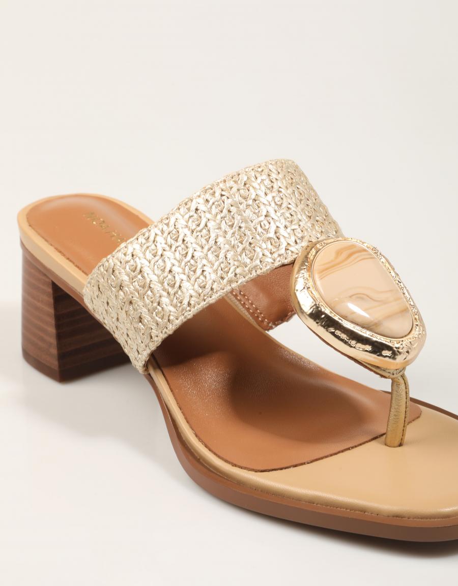 SANDALIAS NOA HARMON 9971 en color Oro