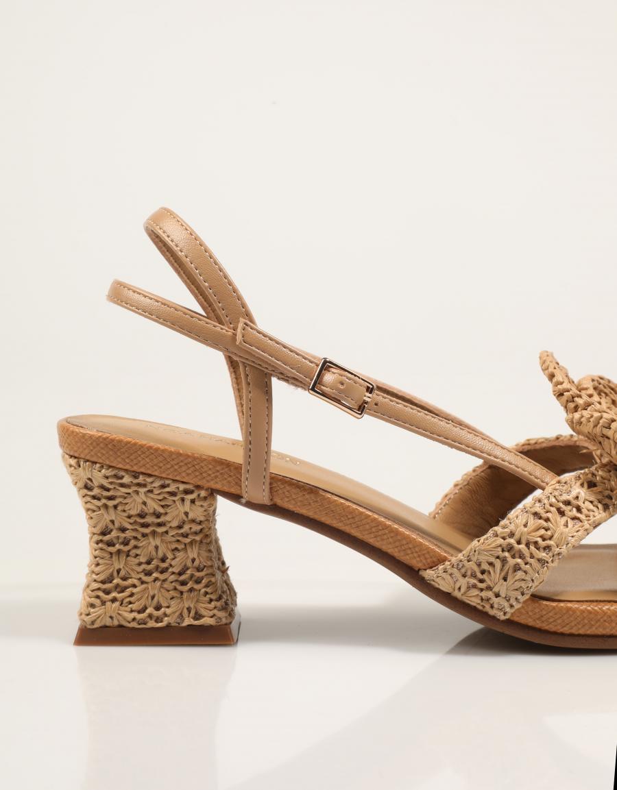 SANDALIAS NOA HARMON 10017 en color Beige