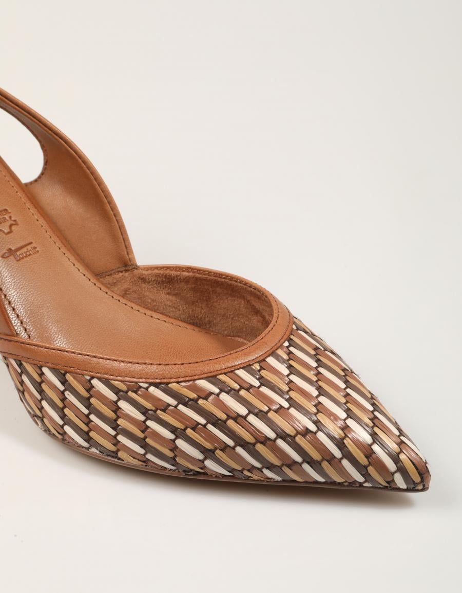 SANDALIAS TAMARIS 1-29625-46-392 en color Cuero