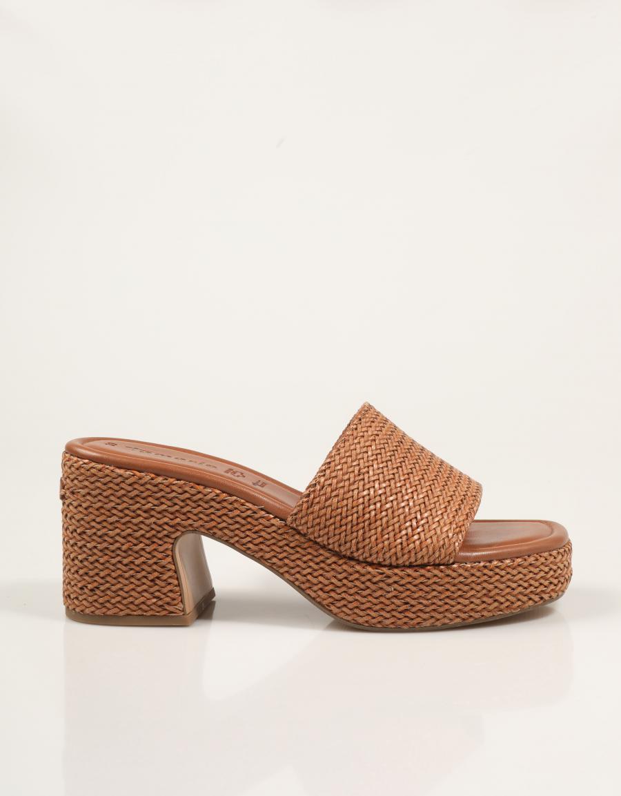 SANDALIAS TAMARIS PALA RAFIA COGNAC en color Cuero