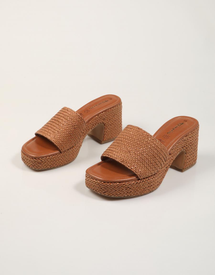 SANDALIAS TAMARIS PALA RAFIA COGNAC en color Cuero