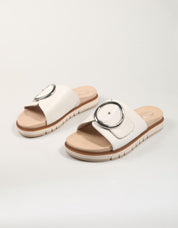 SANDALIAS TAMARIS CONFORT BIO HEBILLA WHITE en color Blanco