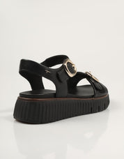 SANDALIAS TAMARIS CONFORT SANDALIA HEBILLAS BLACK en color Negro