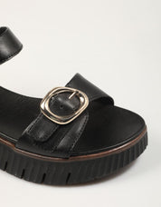 SANDALIAS TAMARIS CONFORT SANDALIA HEBILLAS BLACK en color Negro
