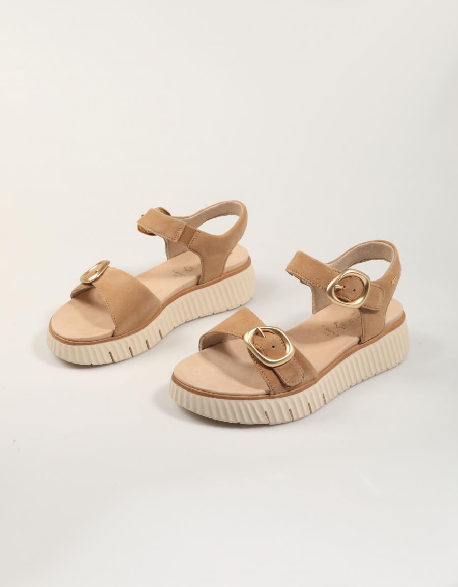 SANDALIAS TAMARIS CONFORT SANDALIA HEBILLAS CAMEL en color Cuero