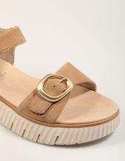 SANDALIAS TAMARIS CONFORT SANDALIA HEBILLAS CAMEL en color Cuero