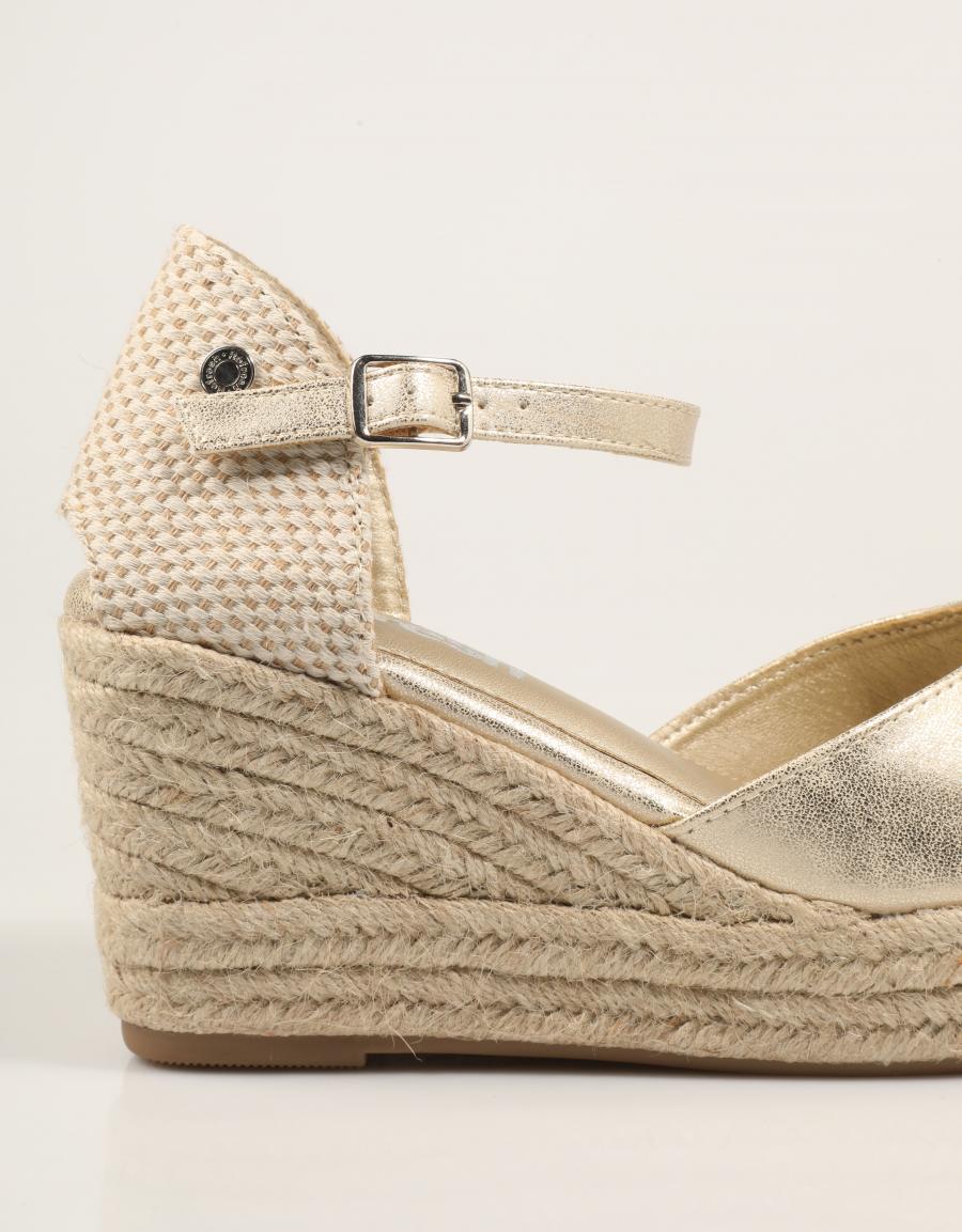 SANDALIAS REFRESH 1727820 en color Platino