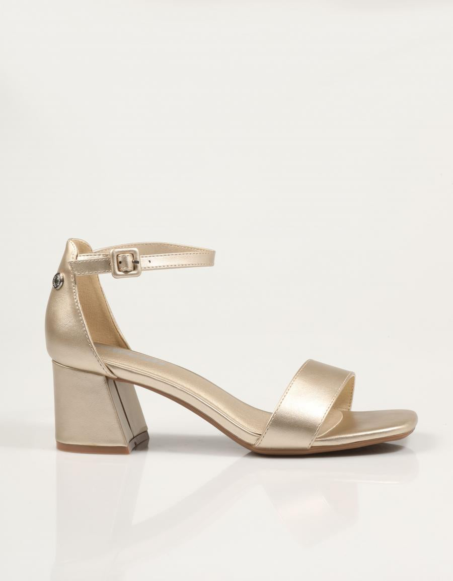 SANDALIAS REFRESH SANDALIA ORO 175252 en color Oro