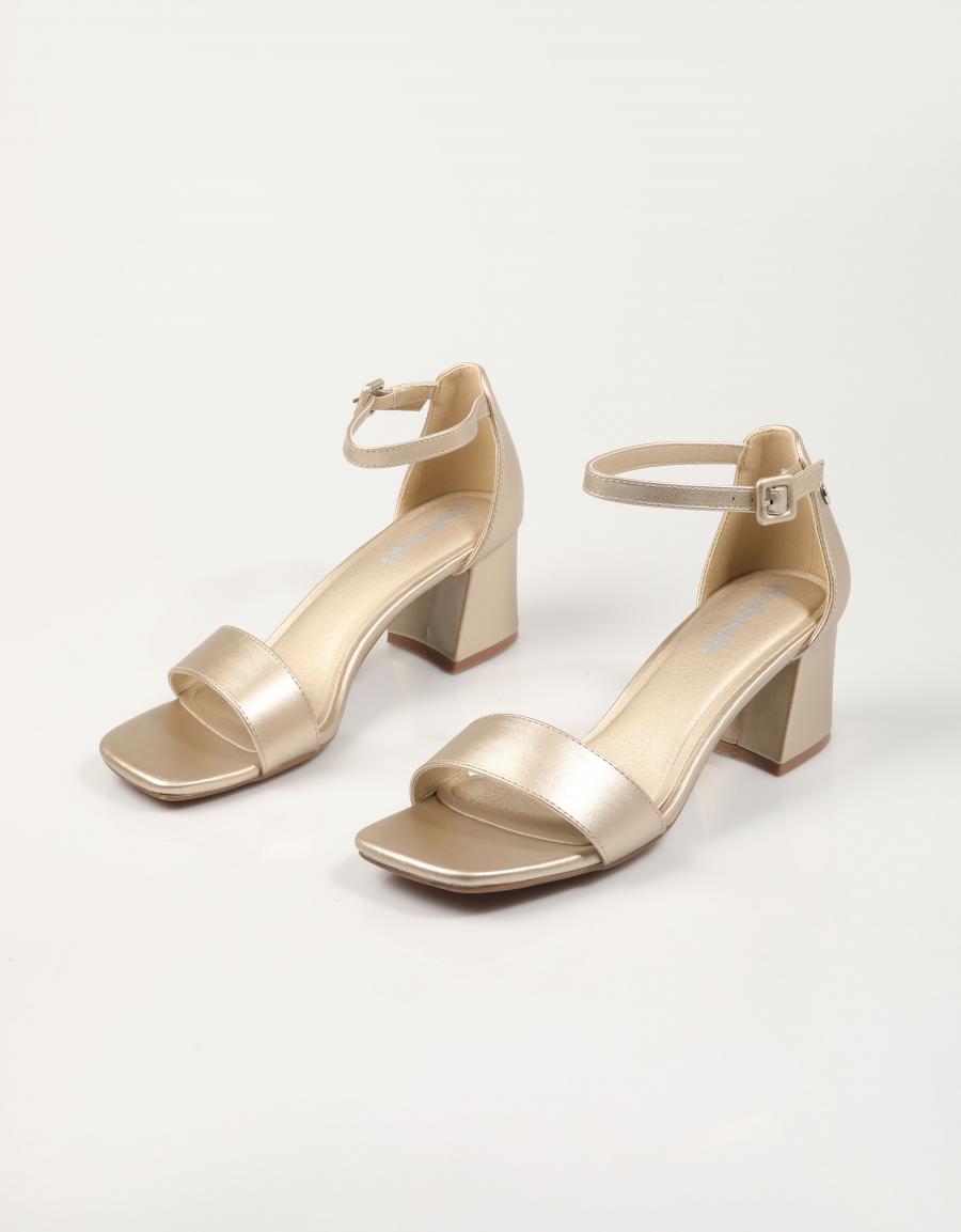 SANDALIAS REFRESH SANDALIA ORO 175252 en color Oro