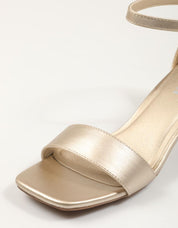 SANDALIAS REFRESH SANDALIA ORO 175252 en color Oro