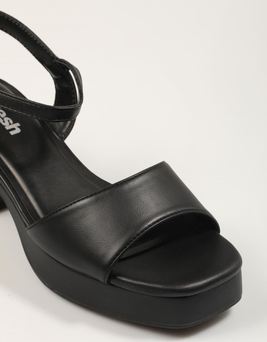 SANDALIAS REFRESH SANDALIA NEGRO 175251 en color Negro