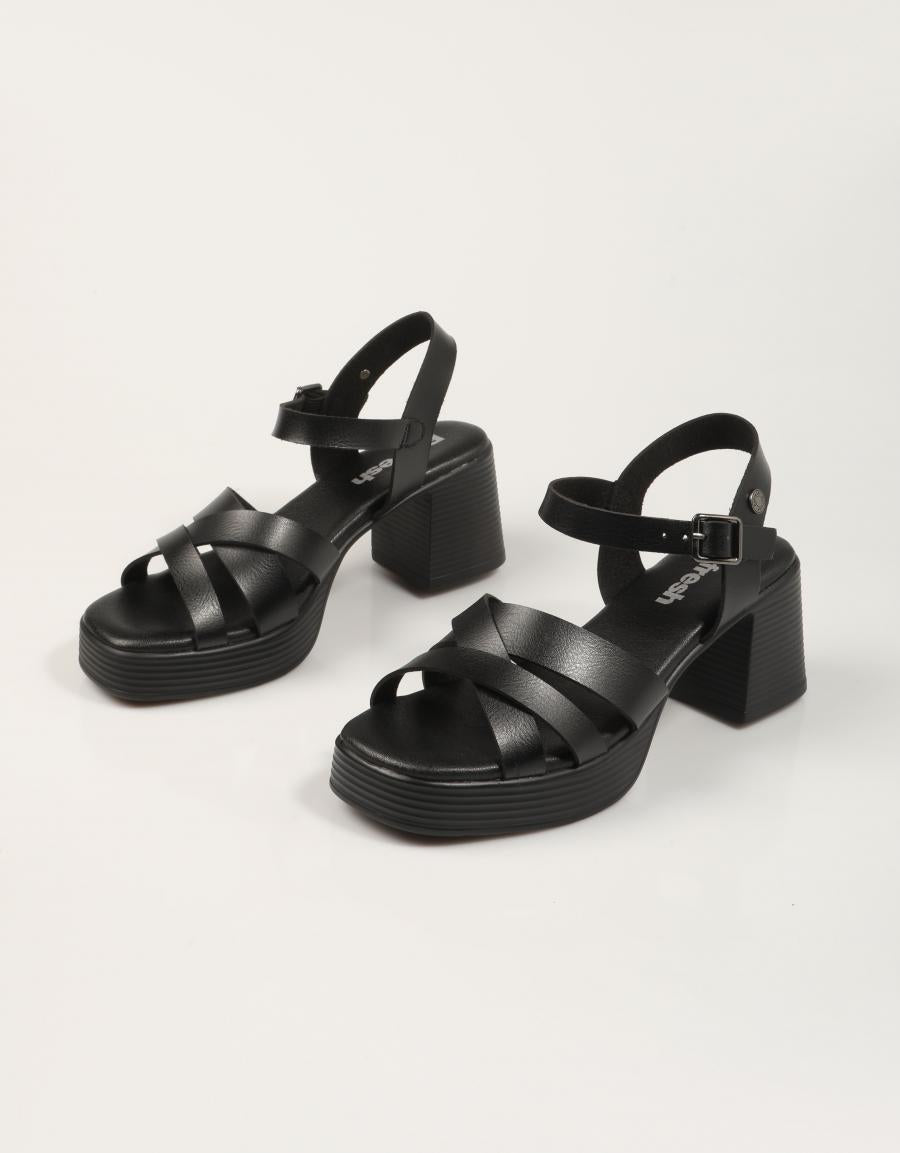 SANDALIAS REFRESH SANDALIA TIRAS NEGRO en color Negro