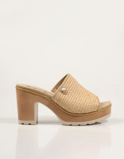 SANDALIAS REFRESH PALA TACON TAUPE en color Beige