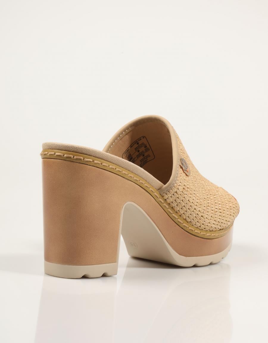 SANDALIAS REFRESH PALA TACON TAUPE en color Beige