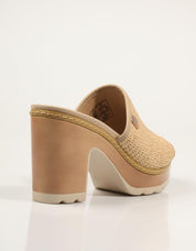 SANDALIAS REFRESH PALA TACON TAUPE en color Beige