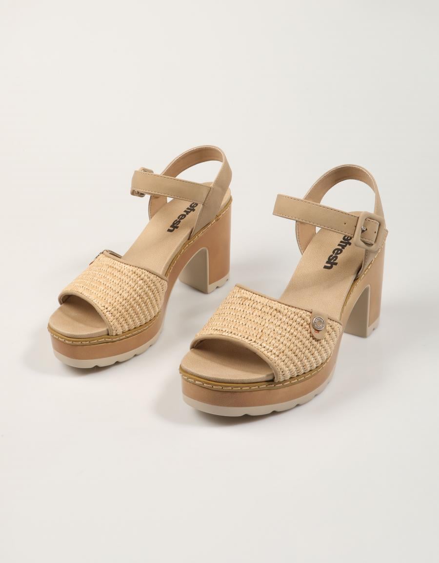 SANDALIAS REFRESH SANDALIA TACON TAUPE en color Beige
