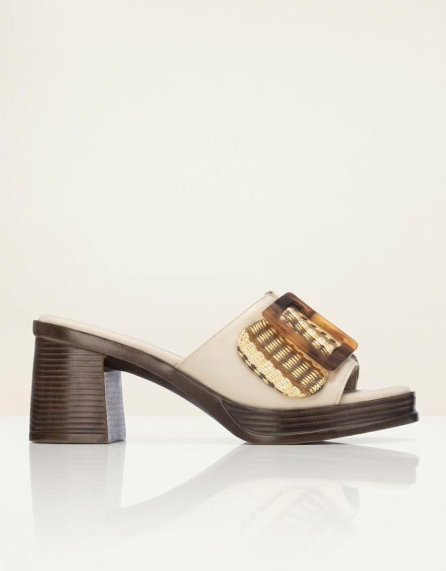 SANDALIAS REFRESH PALA HEBILLA BEIGE en color Beige