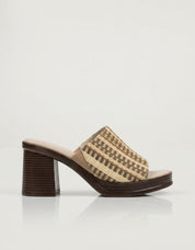 SANDALIAS REFRESH PALA HEBILLA BEIGE en color Beige