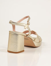 SANDALIAS AZAREY SANDALIA GOLD en color Oro