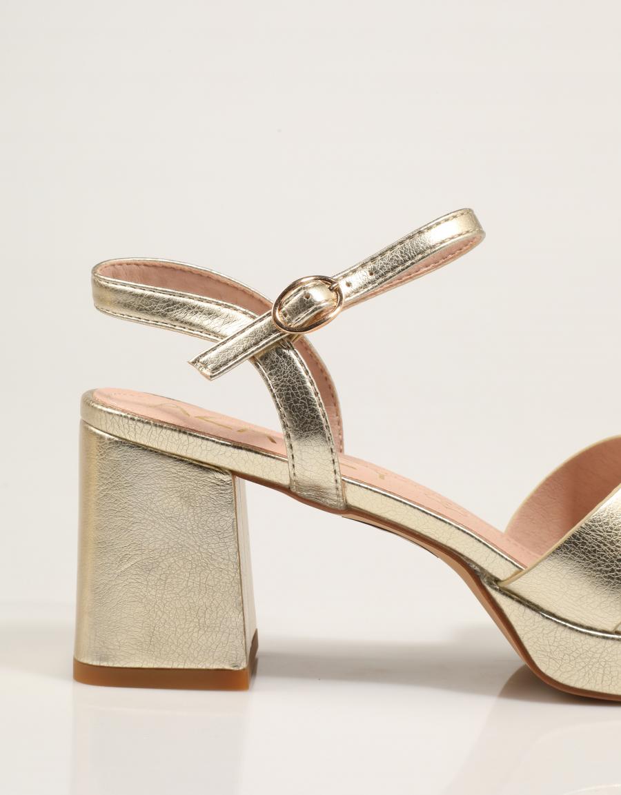 SANDALIAS AZAREY SANDALIA GOLD en color Oro