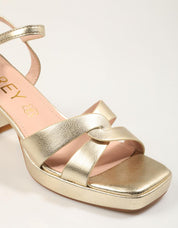 SANDALIAS AZAREY SANDALIA GOLD en color Oro